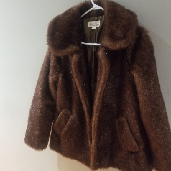 Brown faux fur coat - Picture 2 of 4